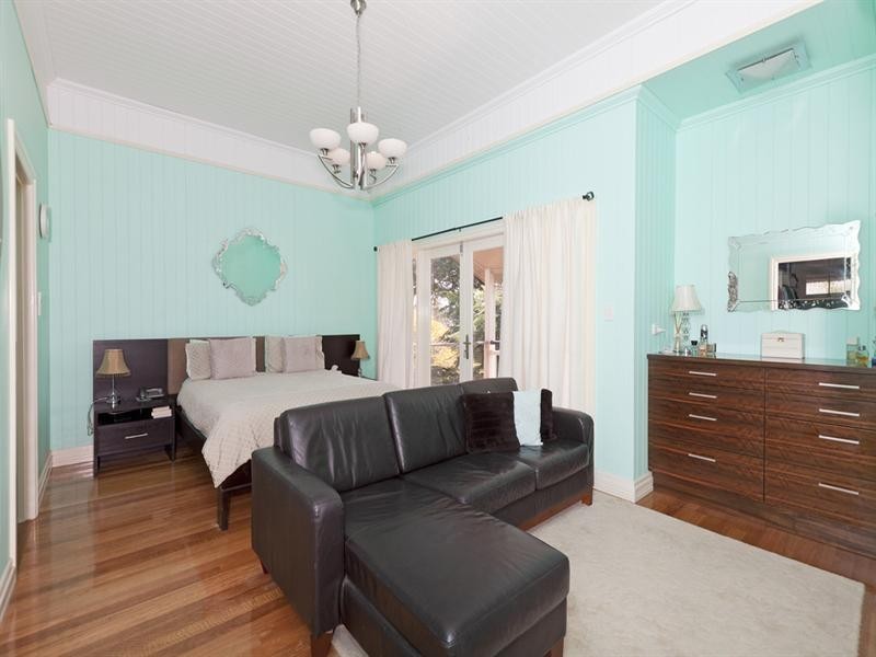 19 Arnold Street, Manly QLD 4179