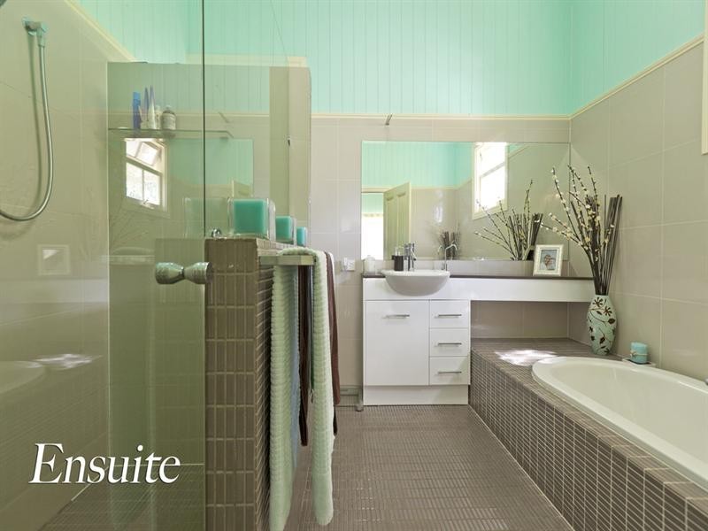 19 Arnold Street, Manly QLD 4179