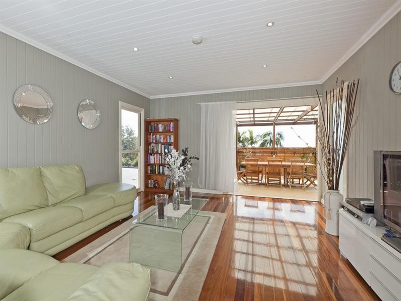 19 Arnold Street, Manly QLD 4179