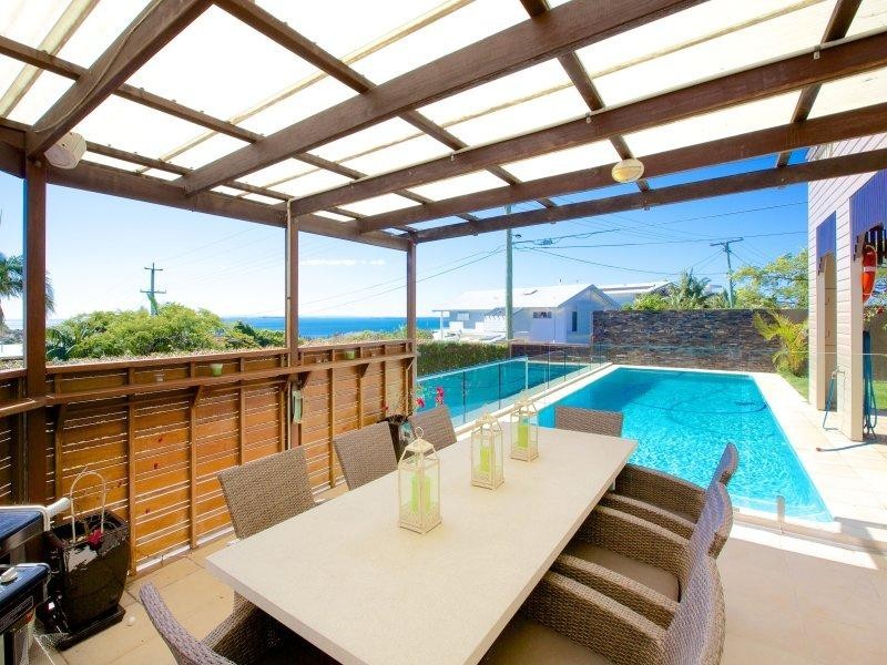 19 Arnold Street, Manly QLD 4179