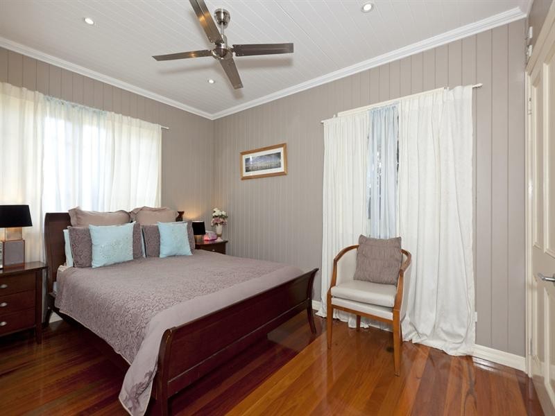 19 Arnold Street, Manly QLD 4179