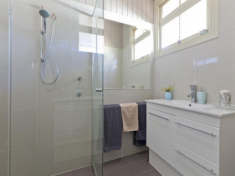 19 Arnold Street, Manly QLD 4179