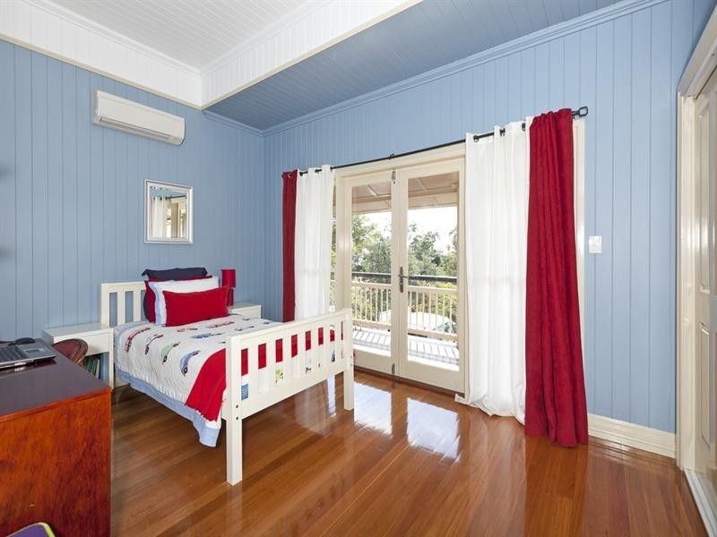 19 Arnold Street, Manly QLD 4179