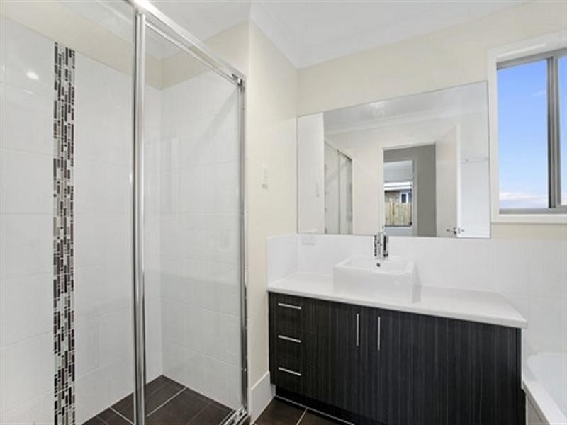 30,32and 34 Berrimilla Street, Manly West QLD 4179