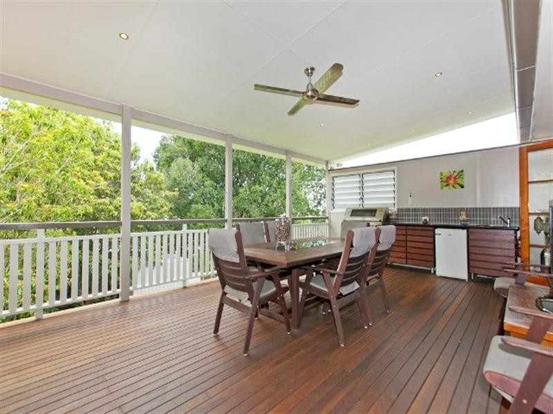 73 Waterview Avenue, Wynnum QLD 4178