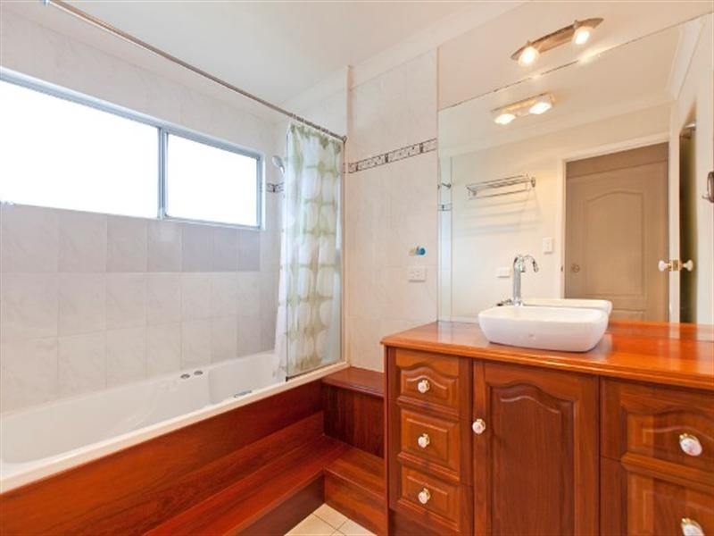 73 Waterview Avenue, Wynnum QLD 4178
