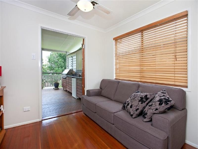 73 Waterview Avenue, Wynnum QLD 4178