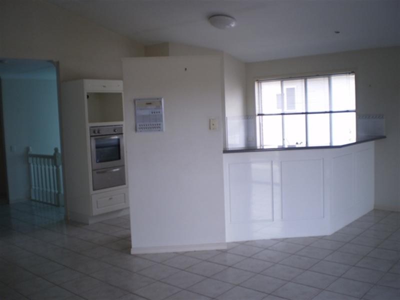 799 Esplanade, Lota QLD 4179