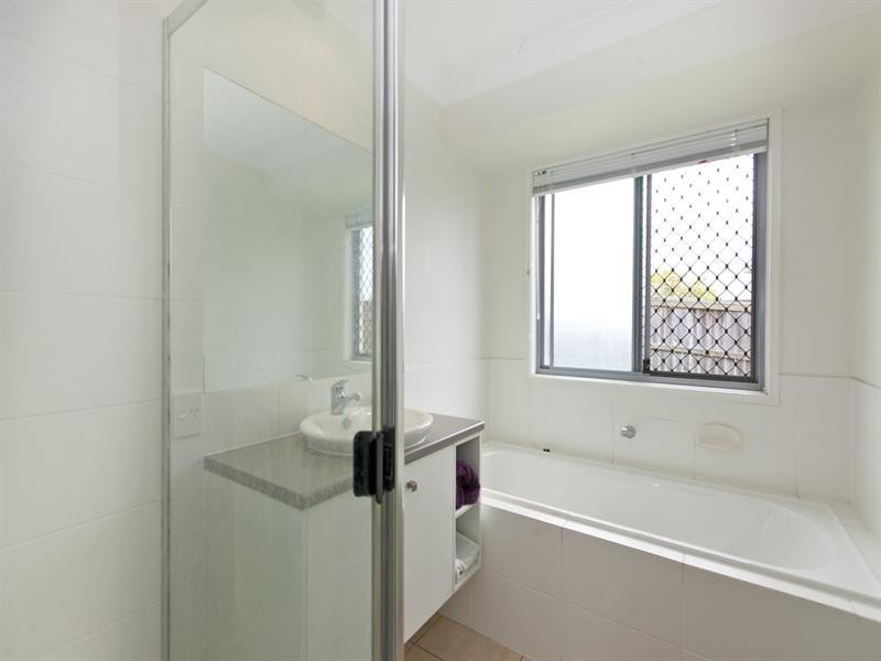 1 Dundee Crescent, Wakerley QLD 4154