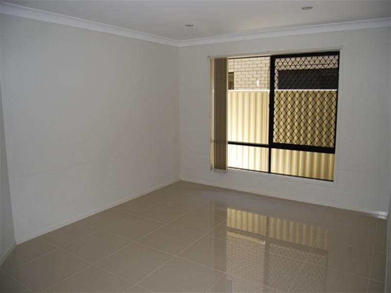 77 Whites Road, Manly West QLD 4179