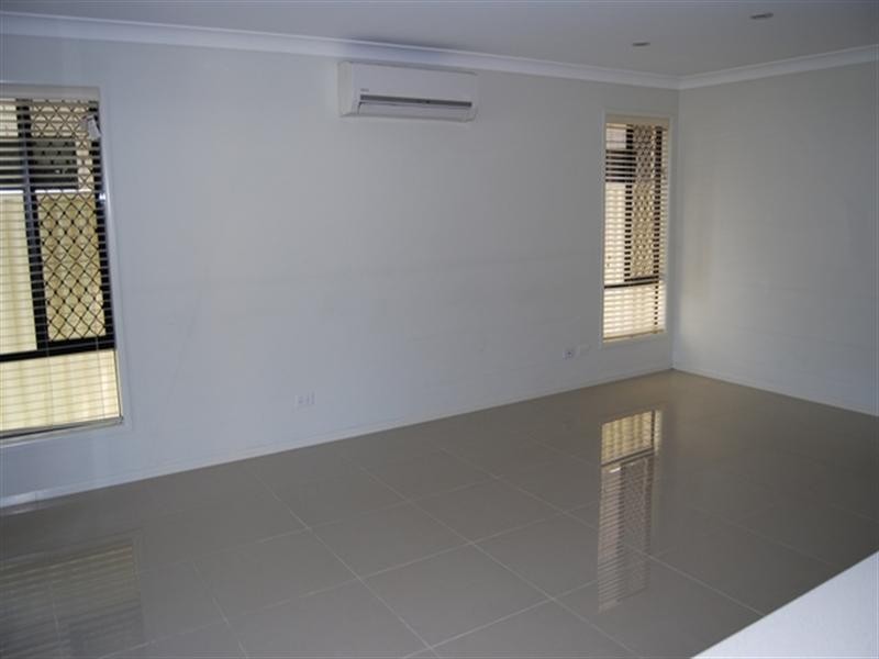 77 Whites Road, Manly West QLD 4179