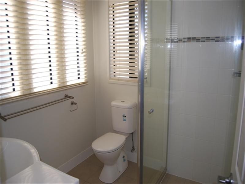 77 Whites Road, Manly West QLD 4179