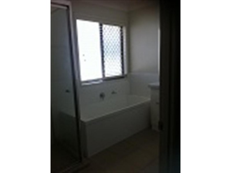 77 Whites Road, Manly West QLD 4179