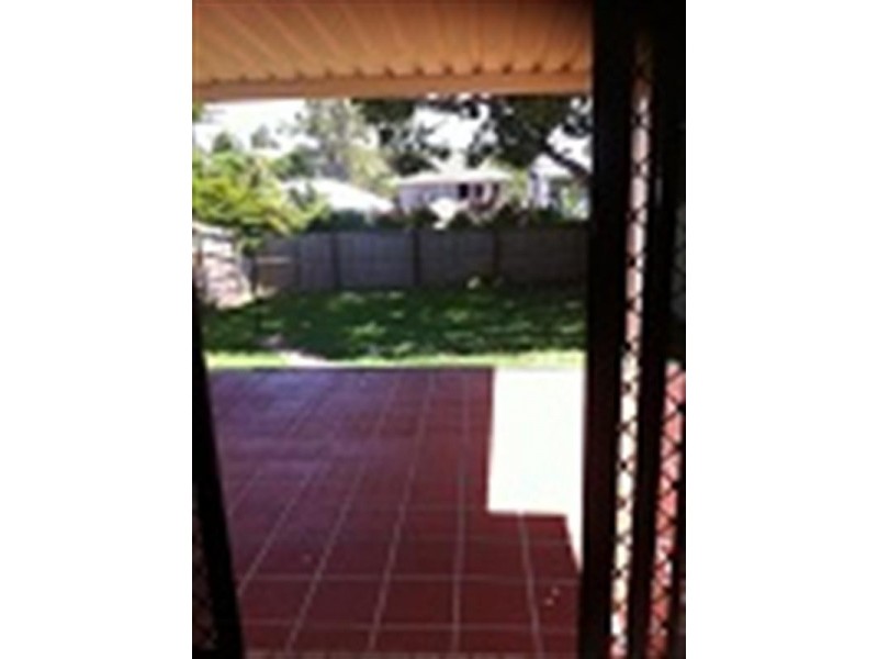 77 Whites Road, Manly West QLD 4179