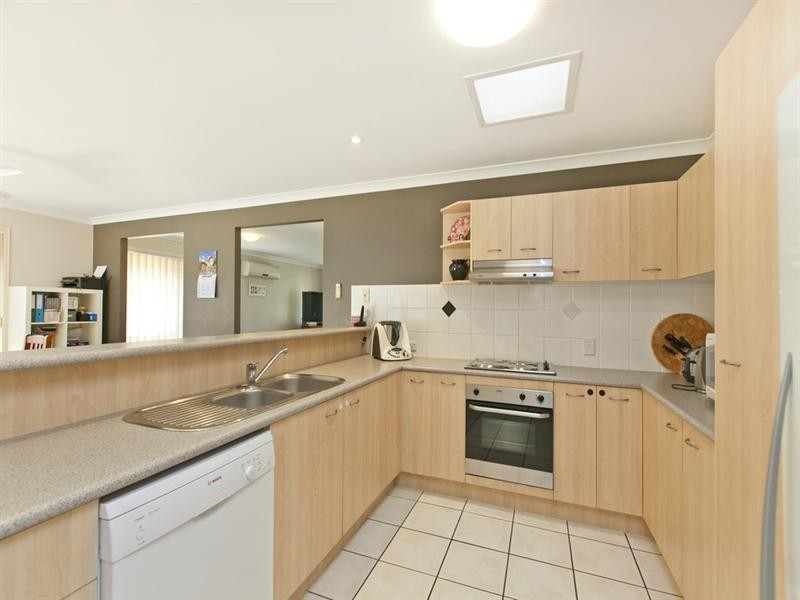 56 School Road, Wynnum West QLD 4178