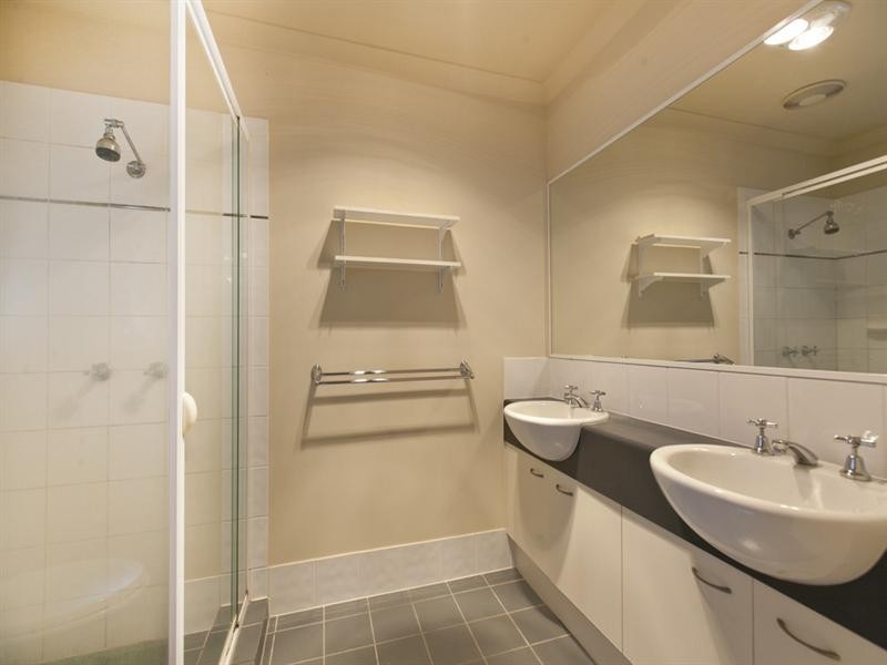 56 School Road, Wynnum West QLD 4178