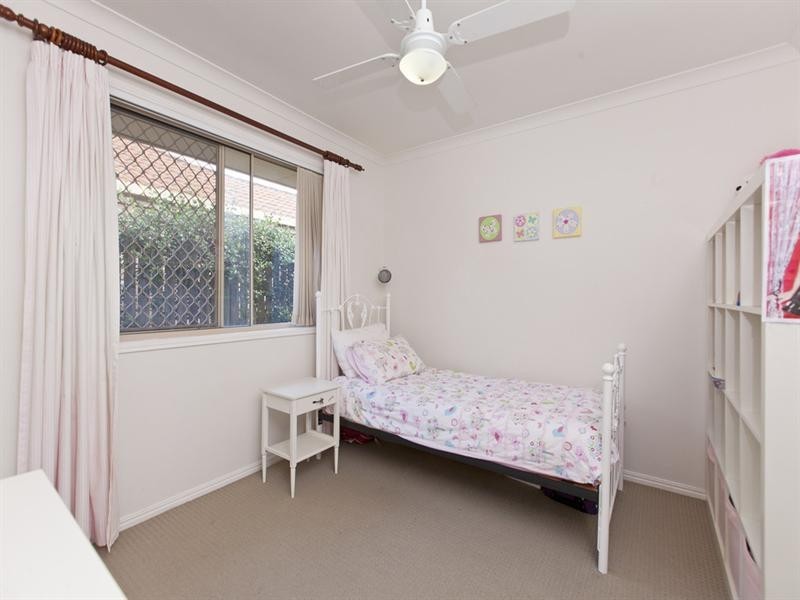 56 School Road, Wynnum West QLD 4178