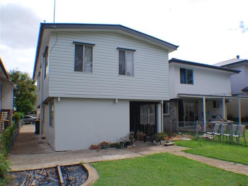 19 Rodney Street, Wynnum West QLD 4178