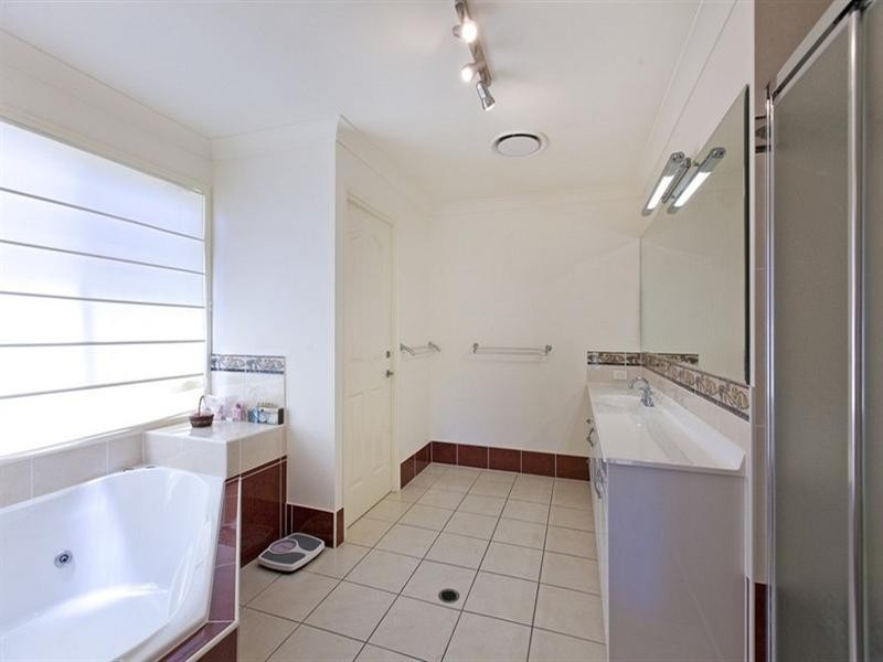 48 Carlton Terrace, Wynnum QLD 4178