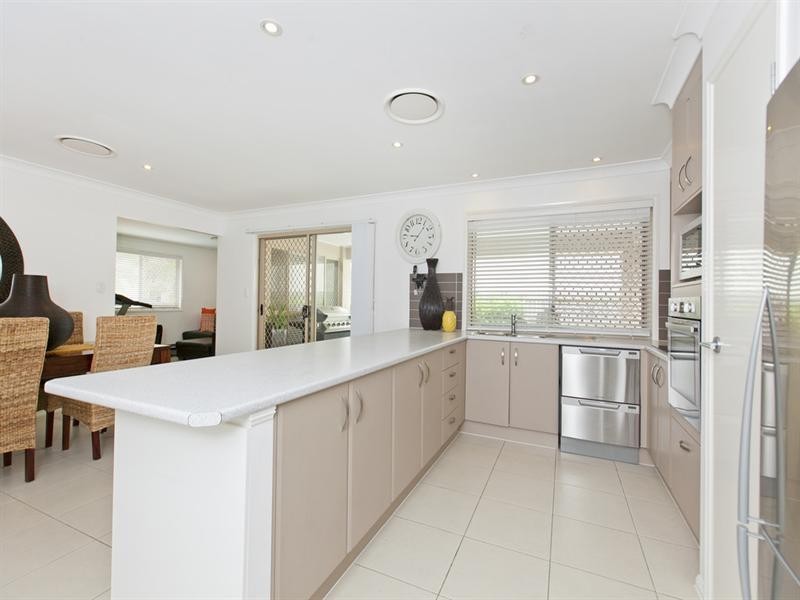 17 Baychester Place, Wakerley QLD 4154