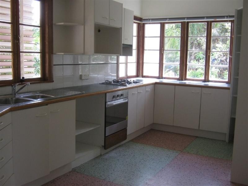 92 Haylock Street, Wynnum QLD 4178