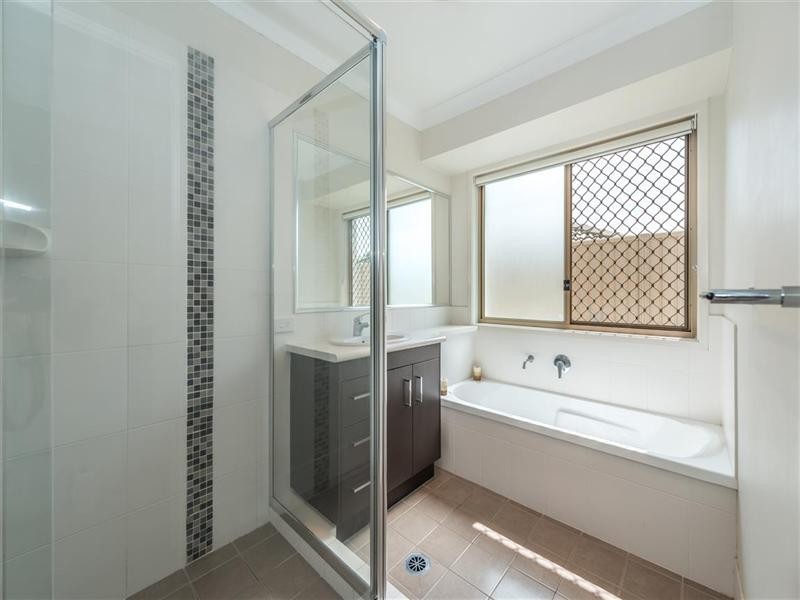 31 Jessielea Street, Wynnum West QLD 4178