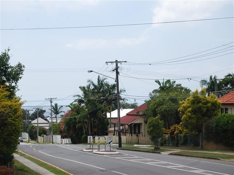 77 Glenora Street, Wynnum QLD 4178
