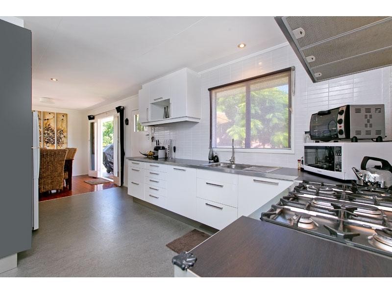 12 Sorrento Street, Wynnum West QLD 4178