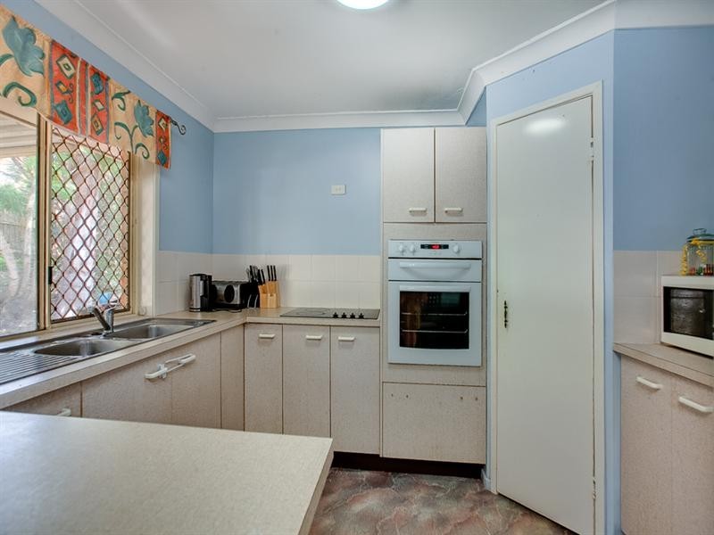 22 Emmett Street, Wynnum West QLD 4178