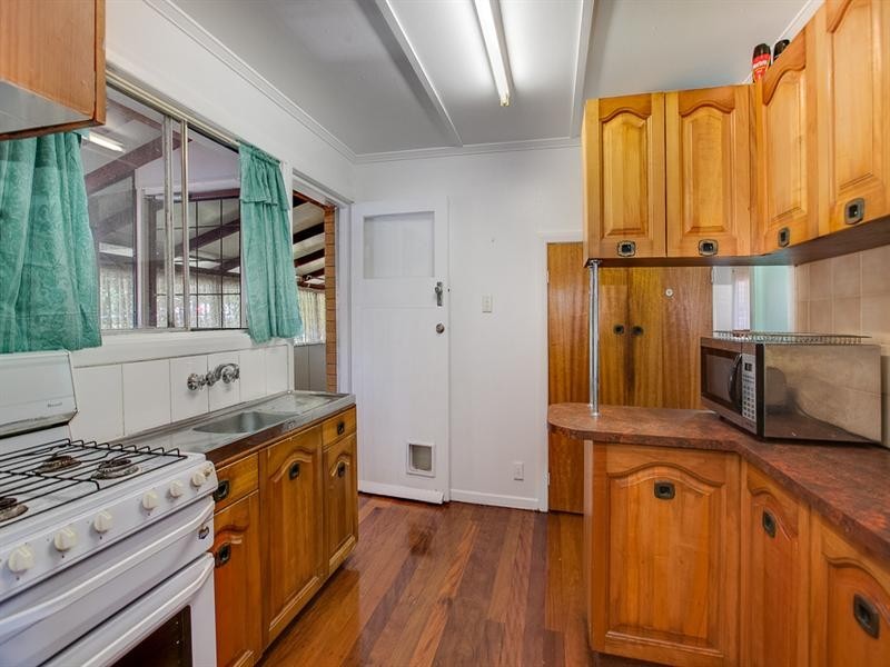 9 Lithgow Street, Wynnum QLD 4178