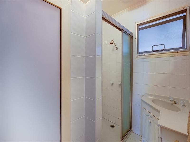 9 Lithgow Street, Wynnum QLD 4178