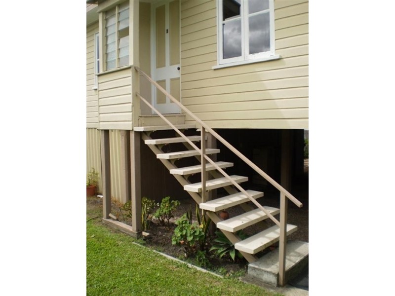 2/167 Mount Joy Street, Manly QLD 4179