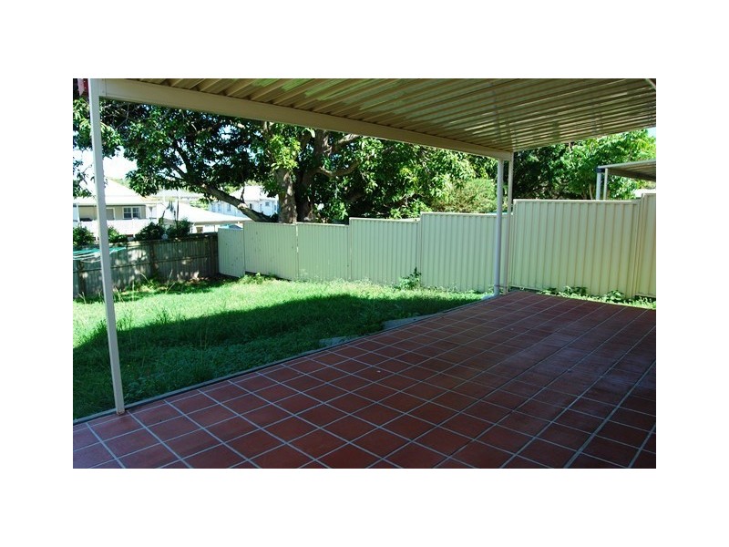 77 Whites Road, Manly West QLD 4179