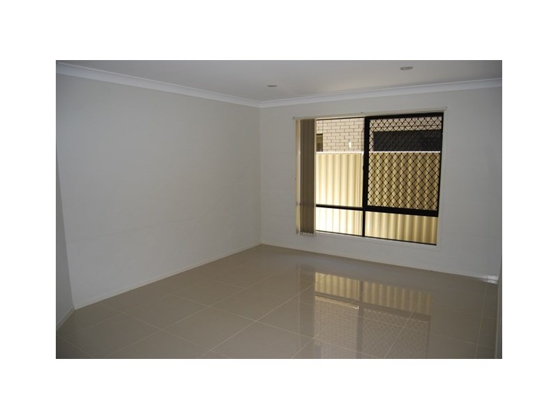 77 Whites Road, Manly West QLD 4179