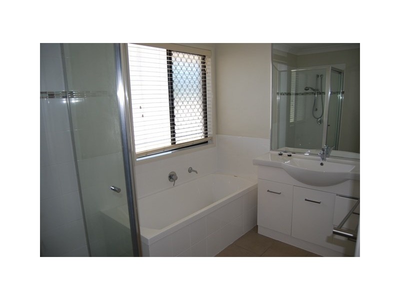 75 Whites Road, Manly West QLD 4179