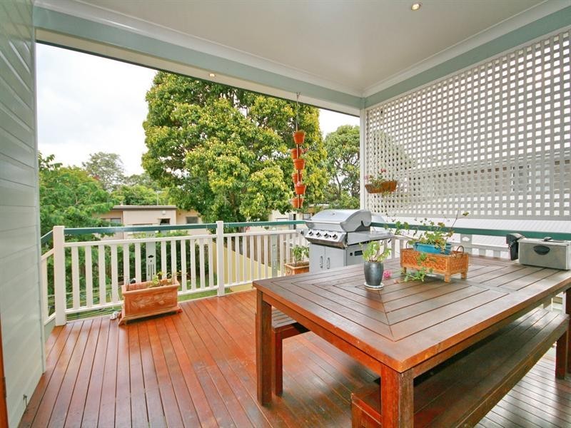 5 Hutton Avenue, Wynnum QLD 4178