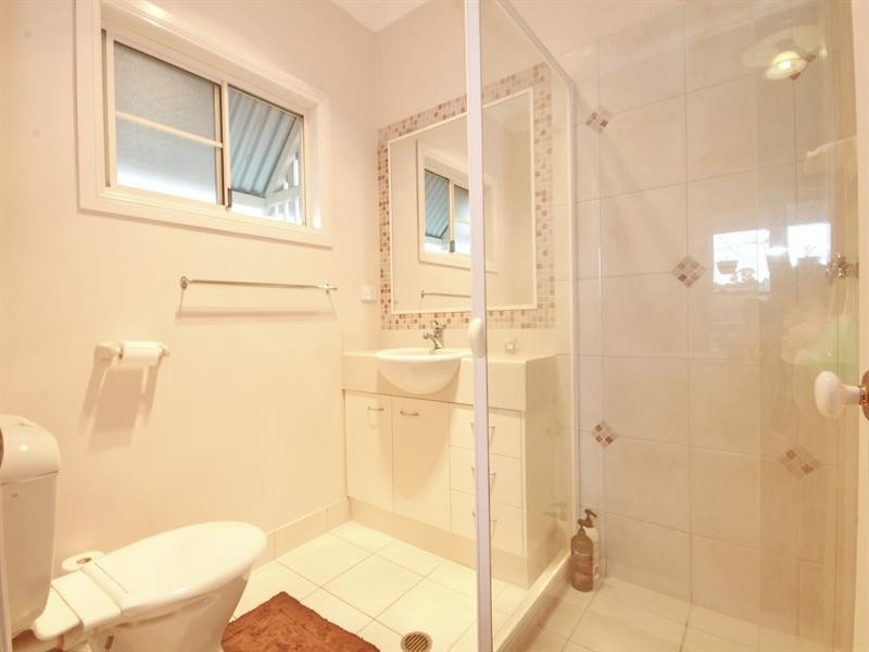 5 Hutton Avenue, Wynnum QLD 4178