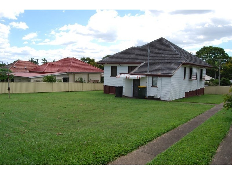 16 Radius Street, Wynnum QLD 4178