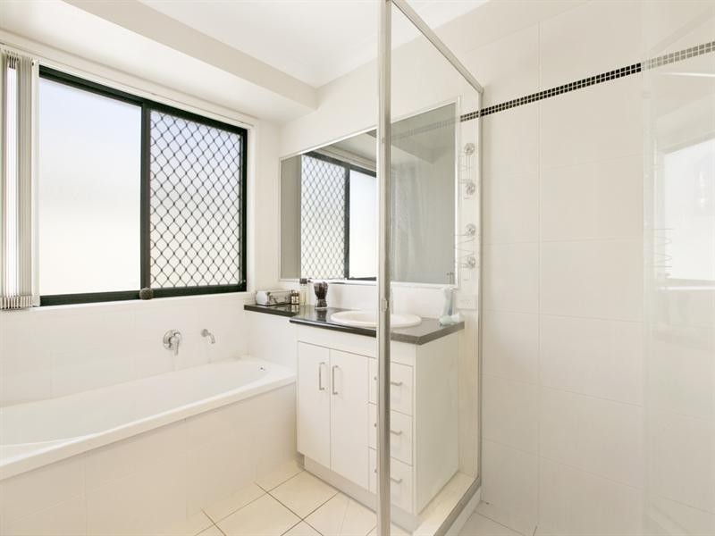 3 Venn Court, Wynnum West QLD 4178