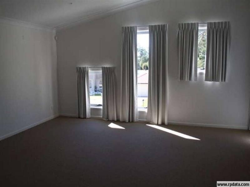 8 Glider Close, Wakerley QLD 4154