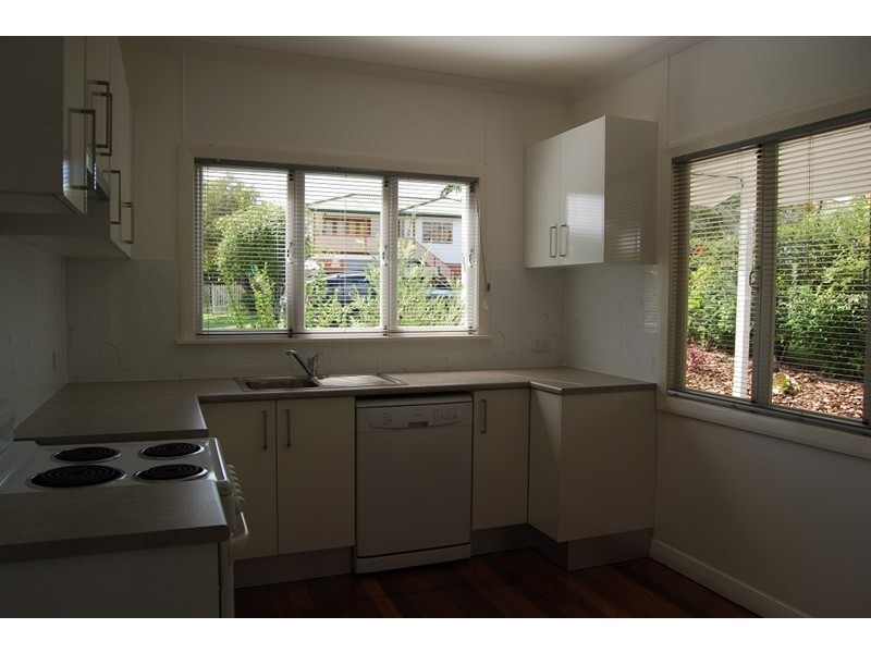 30 Banoon Drive, Wynnum QLD 4178