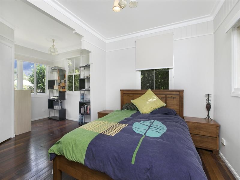 12 Kamarin Street, Manly West QLD 4179