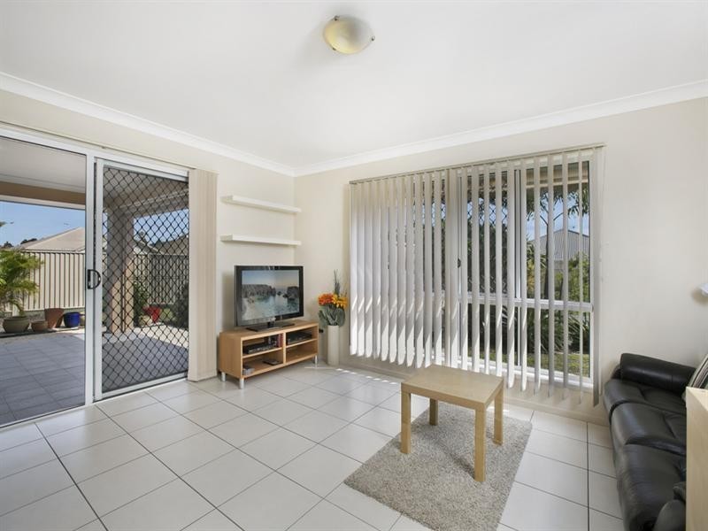 1 SASHA Street, Wynnum West QLD 4178