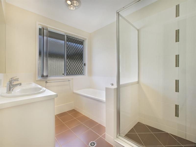 1 SASHA Street, Wynnum West QLD 4178