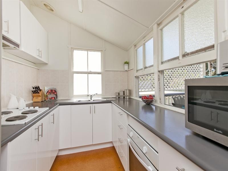 12 Killarney Avenue, Manly West QLD 4179