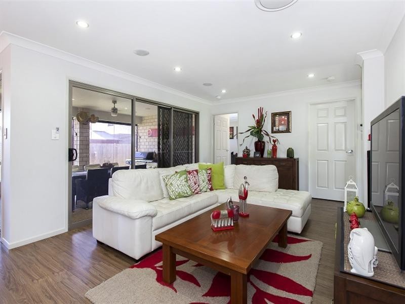 7 Youngs Road, Wynnum West QLD 4178