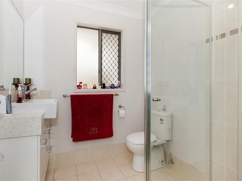 7 Youngs Road, Wynnum West QLD 4178