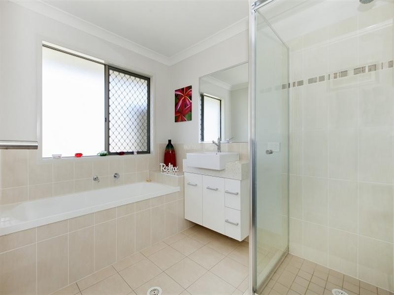 7 Youngs Road, Wynnum West QLD 4178