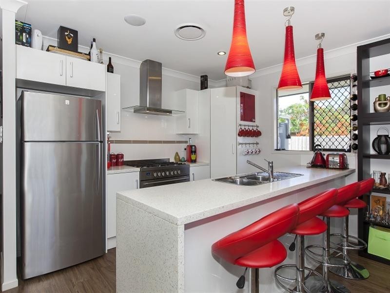 7 Youngs Road, Wynnum West QLD 4178