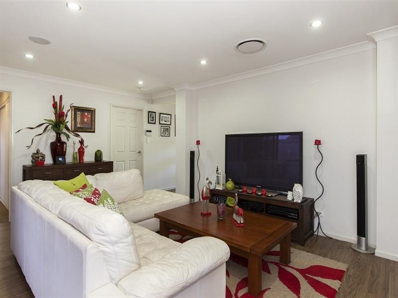 7 Youngs Road, Wynnum West QLD 4178